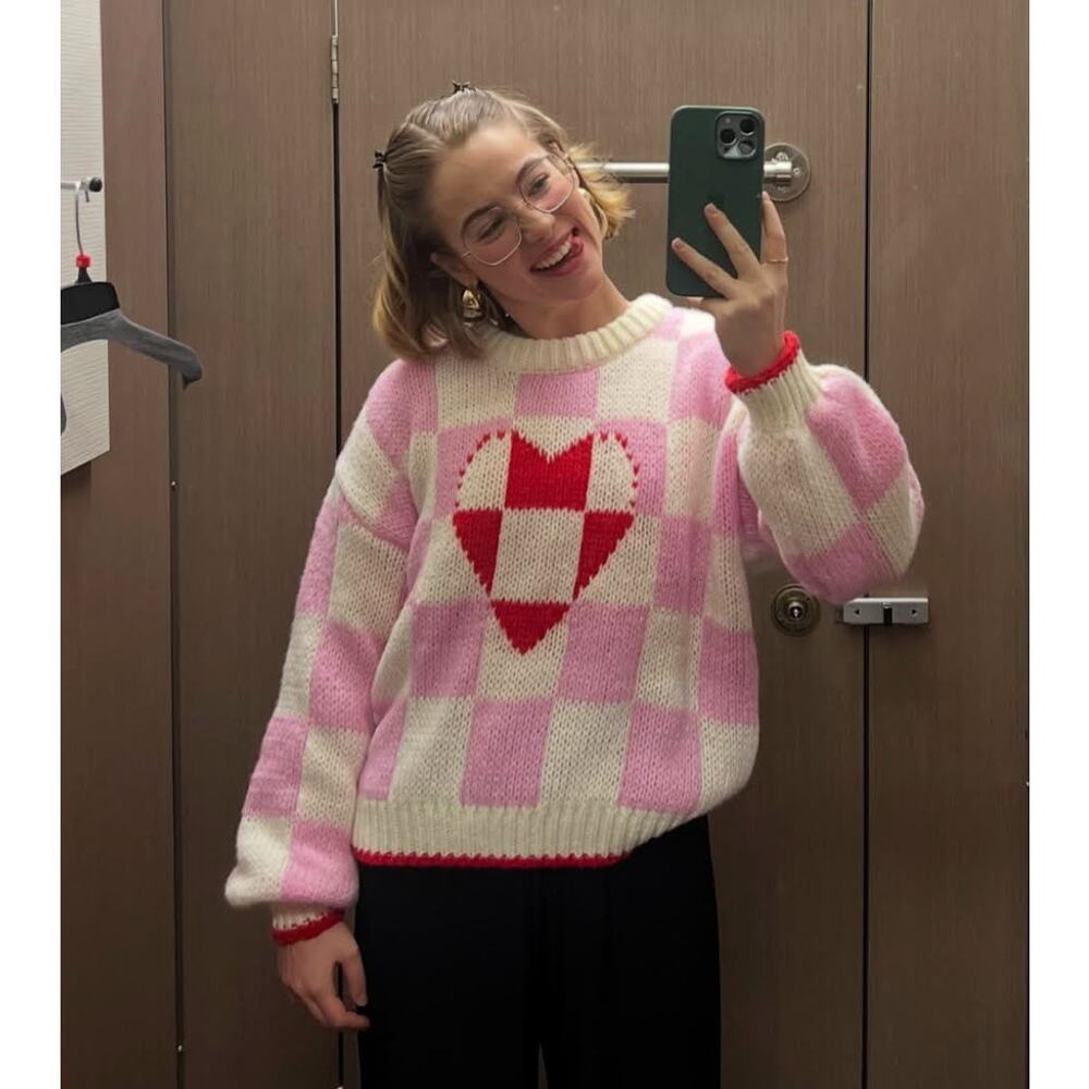 Luna Ivy Pink White Red Valentines Sweater Heart Pattern Size M MEDIUM